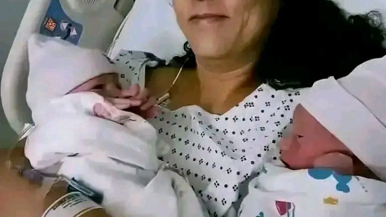 Mujer de 58 años da a luz a gemelos, y resultó que tenían las mi…Ver más