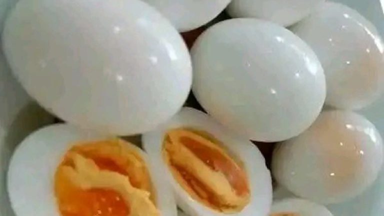 Lo que nadie te dice de comer huevos todos los días y le hace gran beneficio atu cuerpo el huevo es un alimento súper nutricional y …ver más
