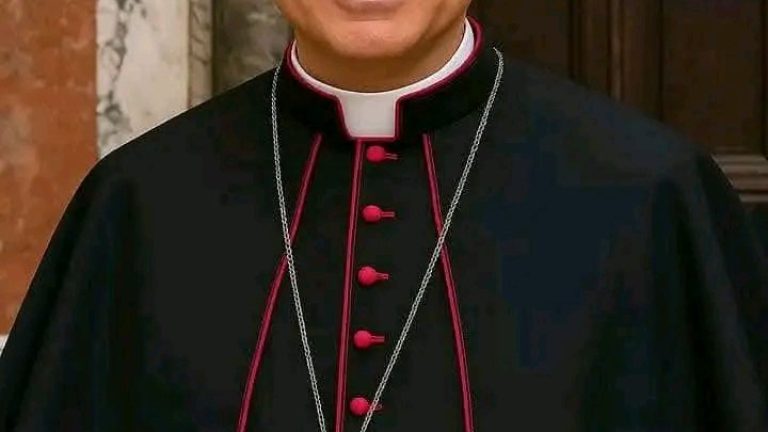 En_Vivo| Humo blanco en el Vaticano acaban de nomb…Ver mas